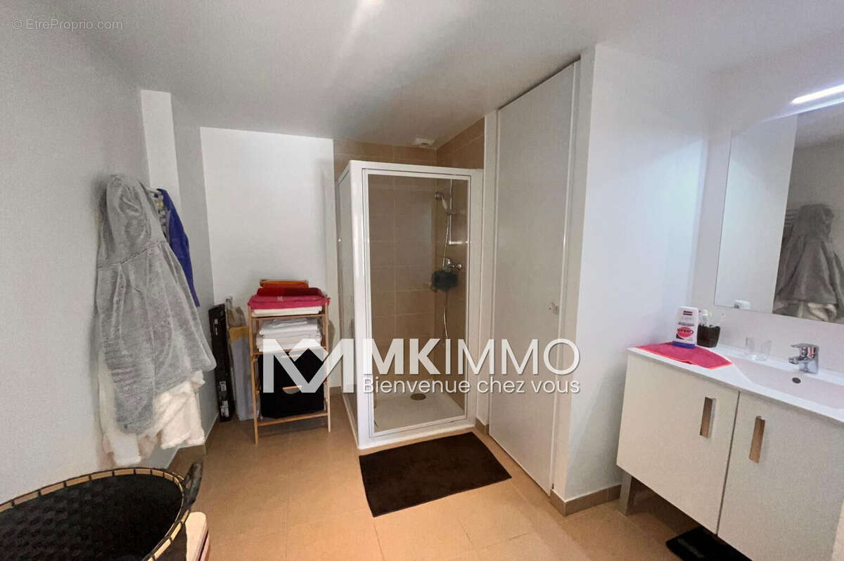 Appartement à SAINT-LAURENT-DU-VAR