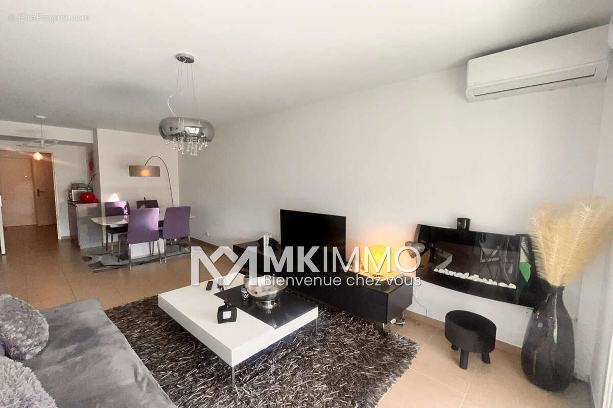 Appartement à SAINT-LAURENT-DU-VAR