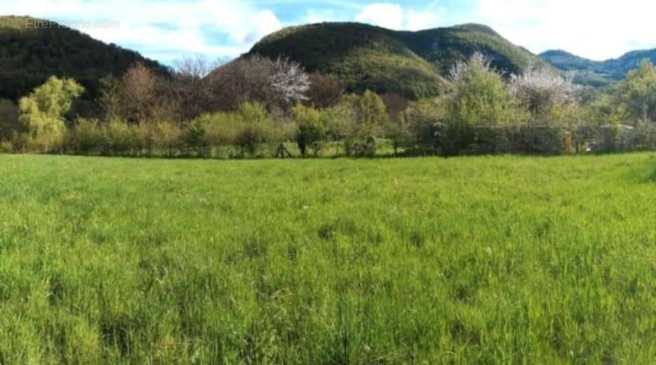 Terrain à NANS-SOUS-SAINTE-ANNE