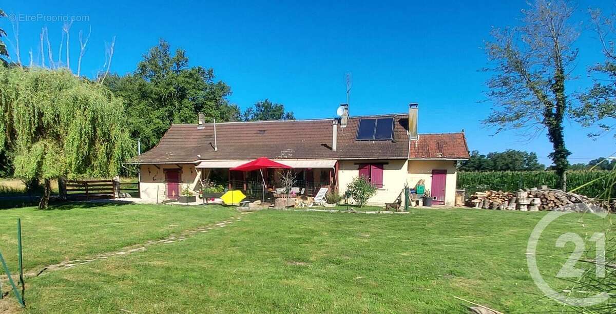 Maison à MENETREUIL