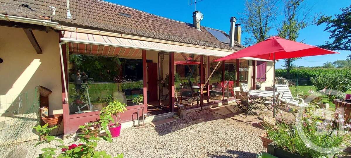 Maison à MENETREUIL