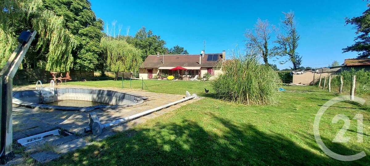 Maison à MENETREUIL