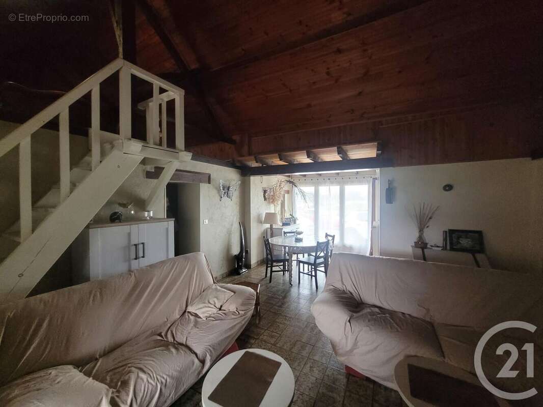 Maison à MENETREUIL