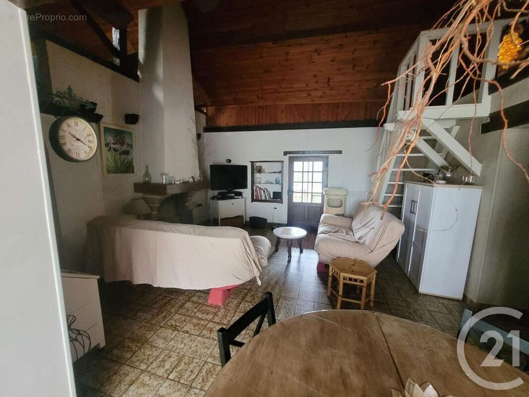 Maison à MENETREUIL