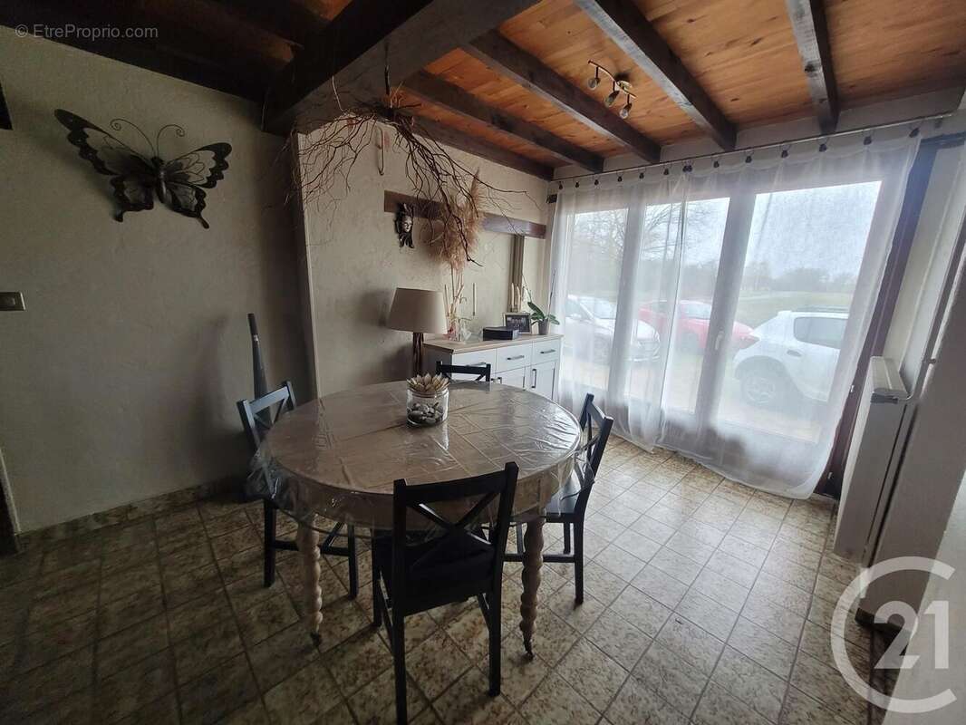 Maison à MENETREUIL