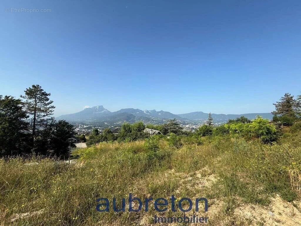 Terrain à SAINT-ALBAN-LEYSSE