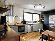 La cuisine, spacieuse, - Maison à CHOISY-LE-ROI