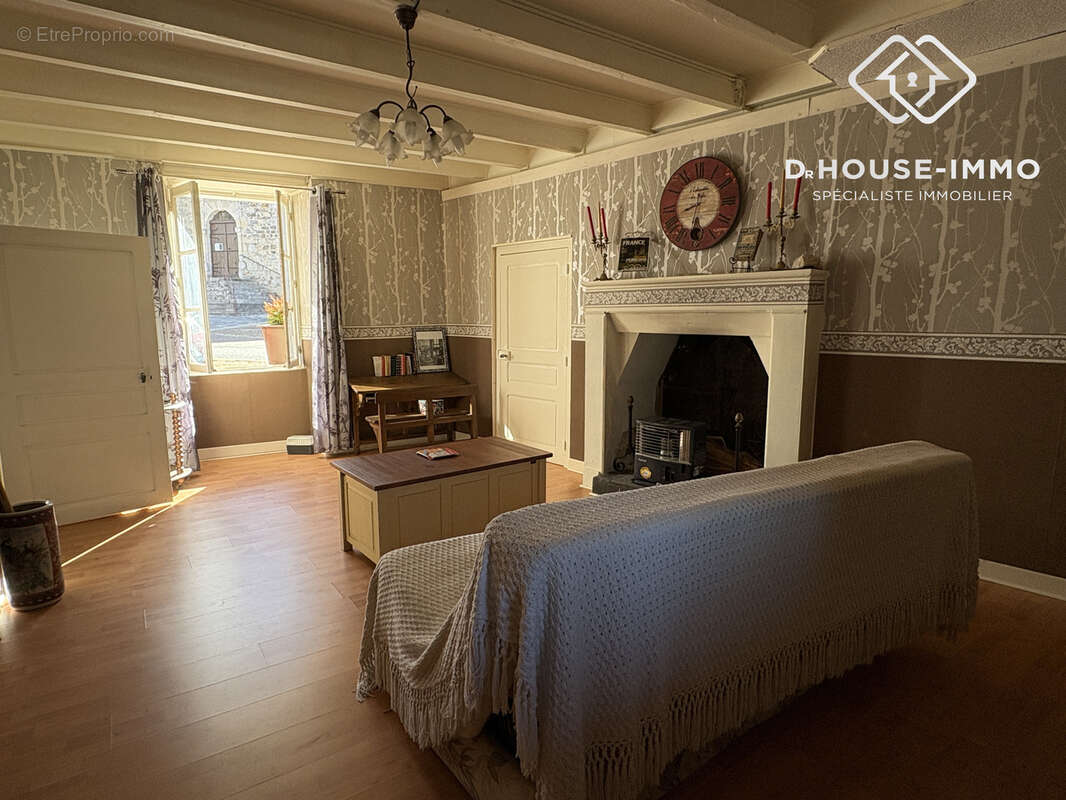 Maison à MILHAC-DE-NONTRON