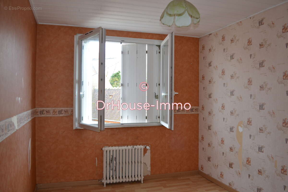 Maison à DUN-SUR-AURON