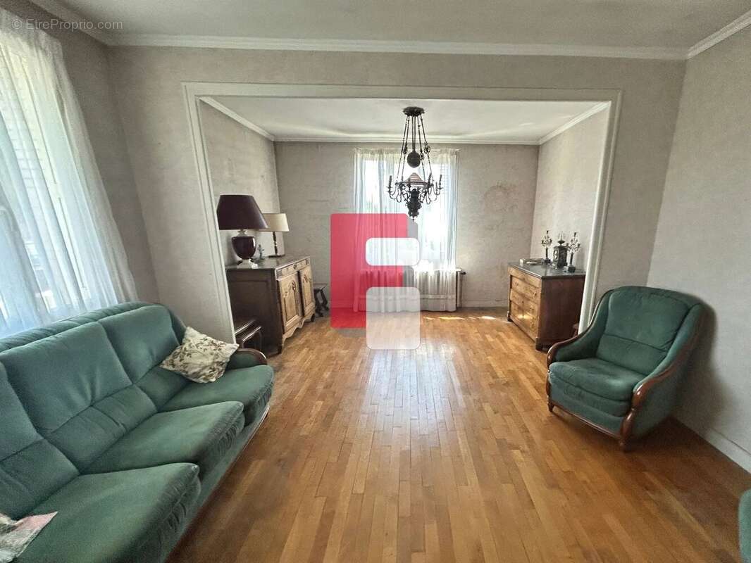 Maison à SAINT-JULIEN-LES-VILLAS