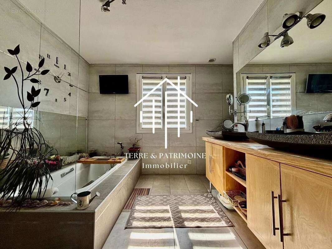 Maison à LAVILLEDIEU