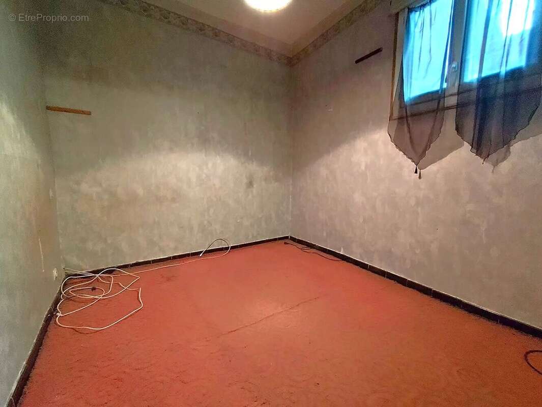 Appartement à PUGET-THENIERS