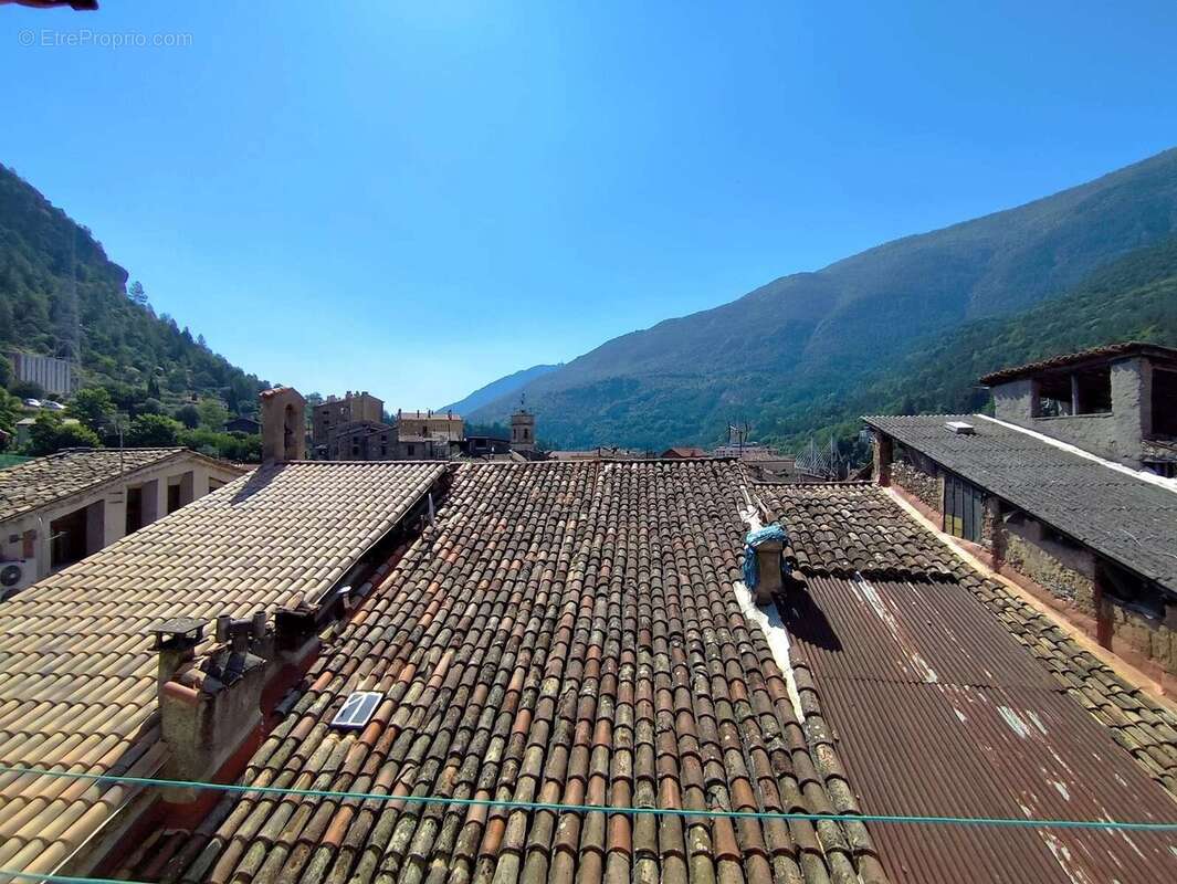 Appartement à PUGET-THENIERS