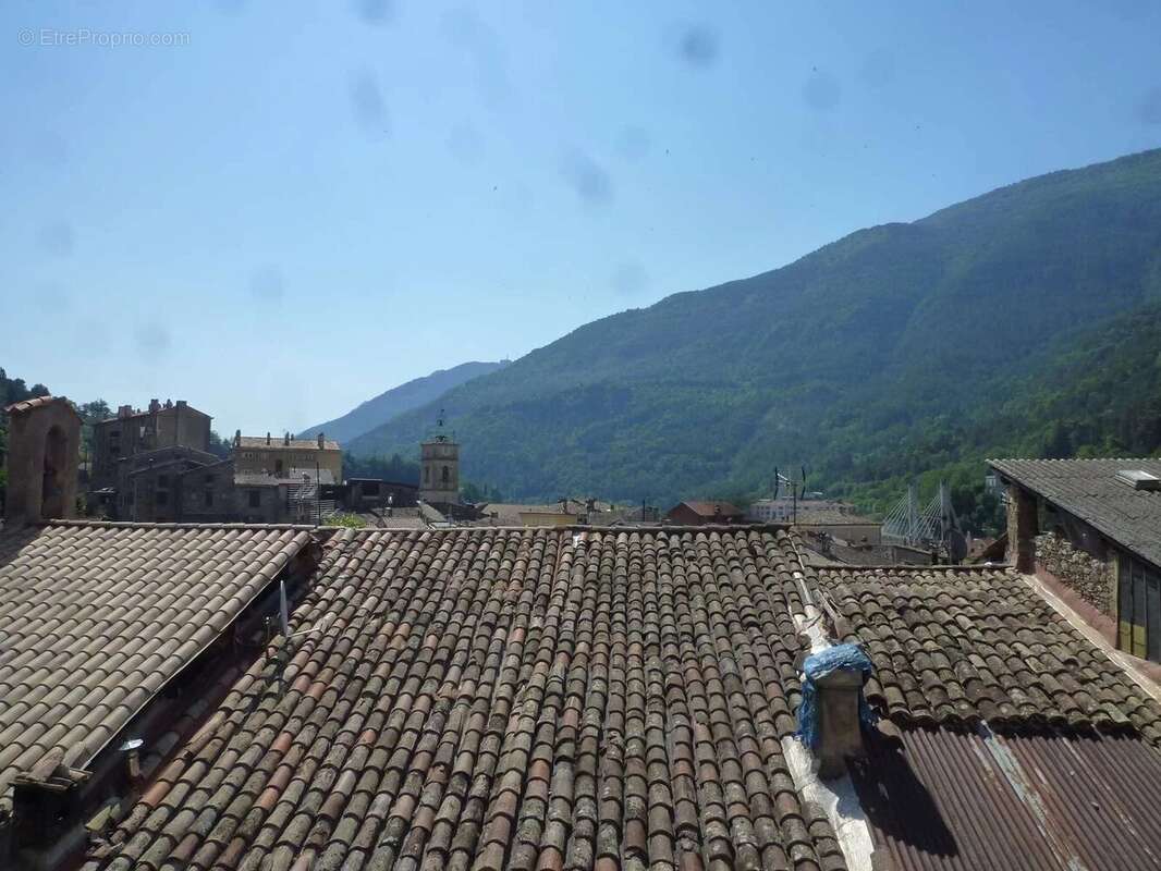 Appartement à PUGET-THENIERS