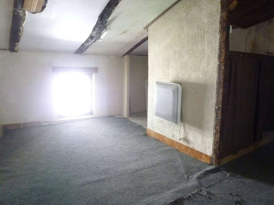 Appartement à PUGET-THENIERS