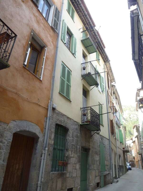 Appartement à PUGET-THENIERS