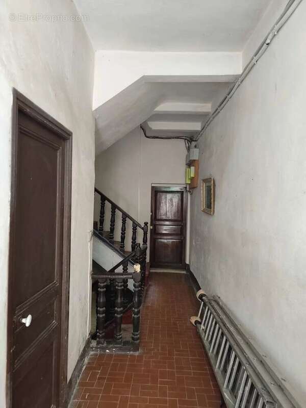 Appartement à PUGET-THENIERS