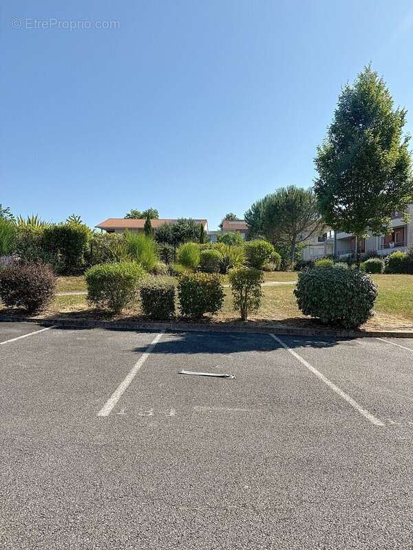 Parking à COUZEIX