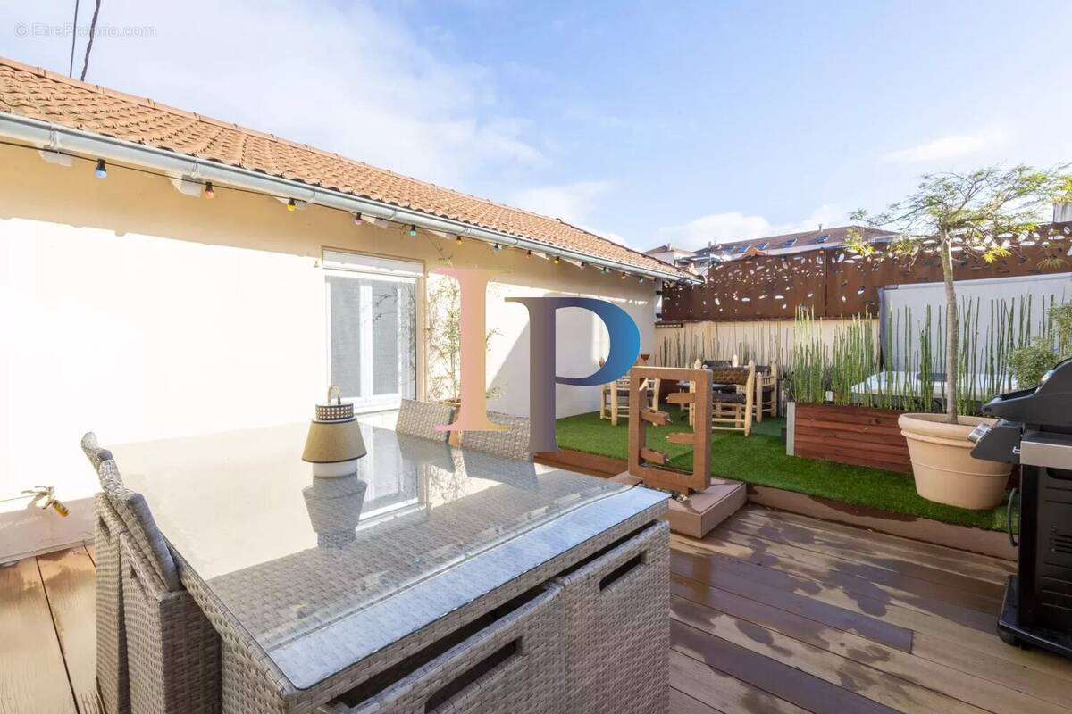 Appartement à LE COTEAU