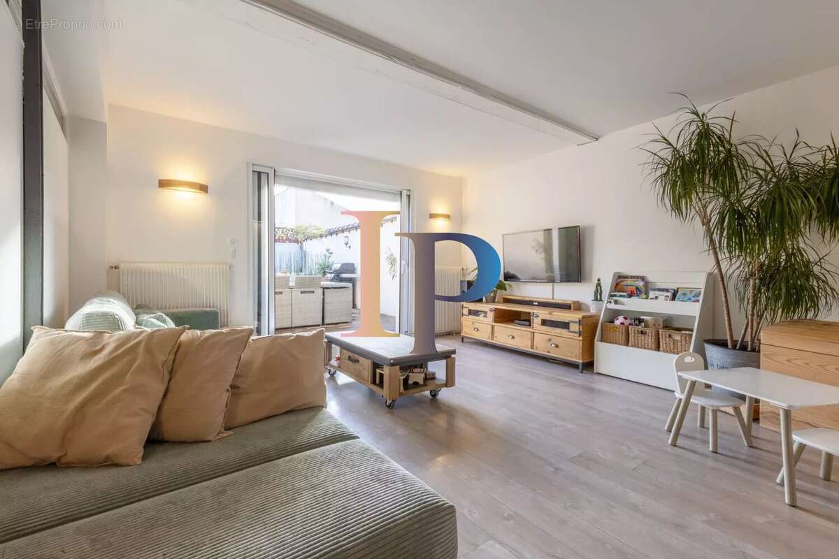 Appartement à LE COTEAU