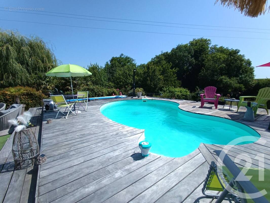 Maison à MORTAGNE-SUR-GIRONDE