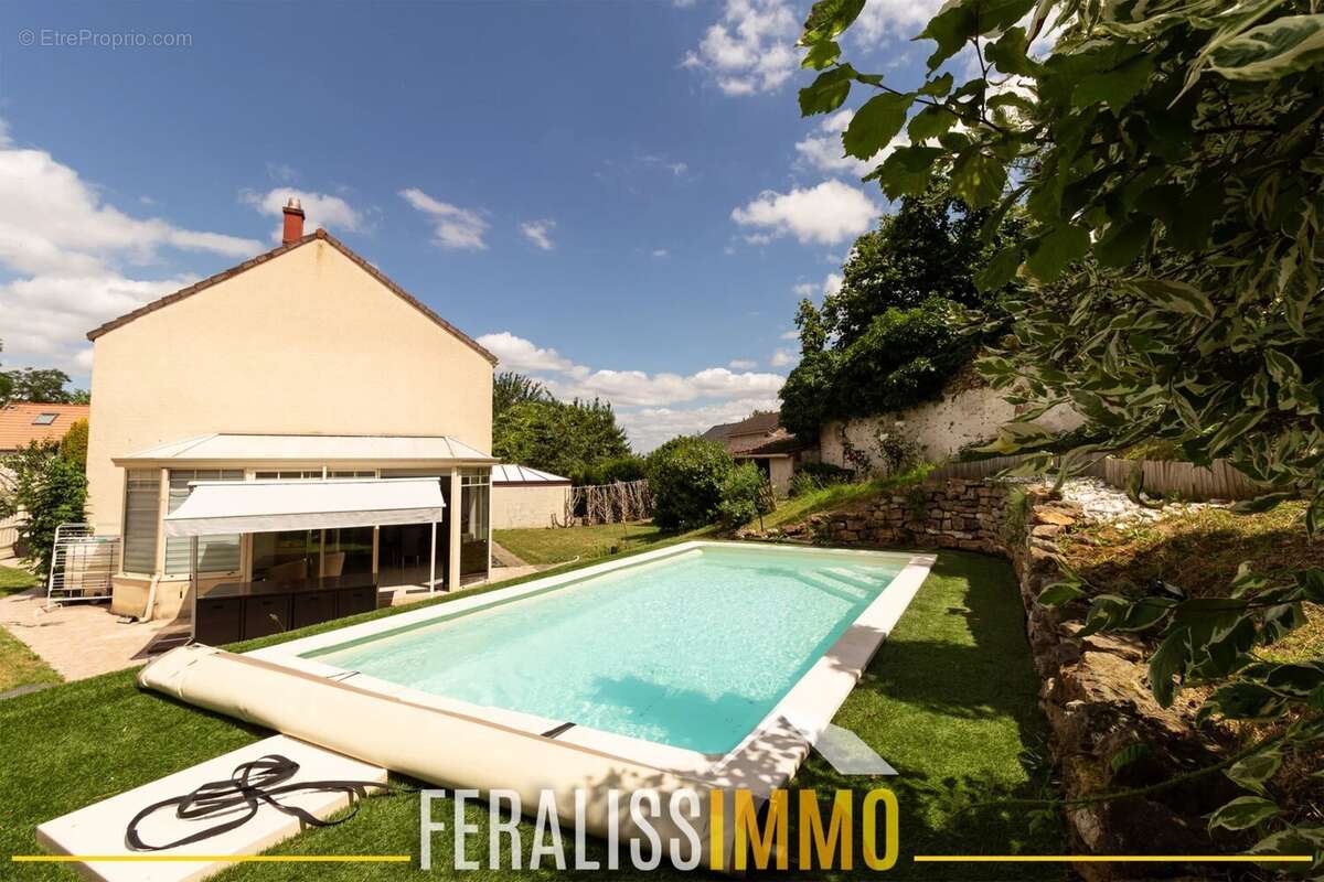 Maison à JOUY-LE-MOUTIER