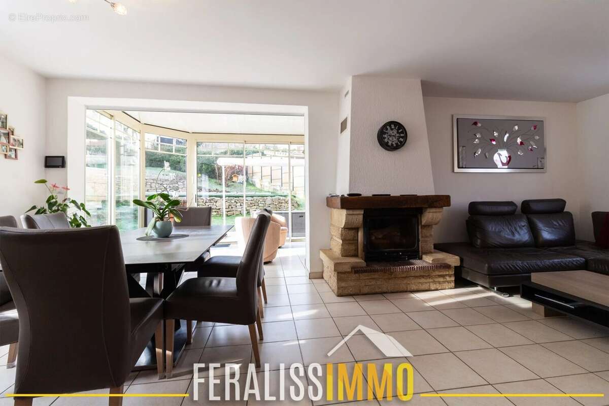 Maison à JOUY-LE-MOUTIER