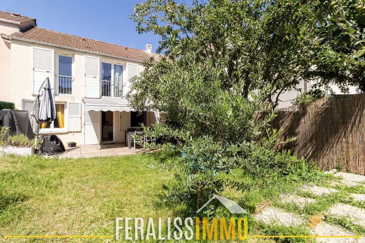 Maison à JOUY-LE-MOUTIER