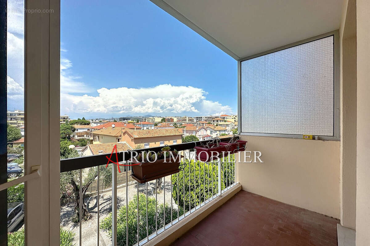 Appartement à SAINT-LAURENT-DU-VAR