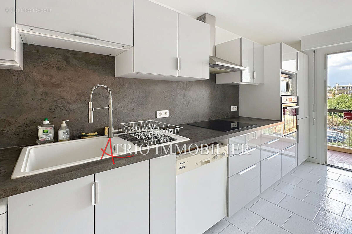 Appartement à SAINT-LAURENT-DU-VAR