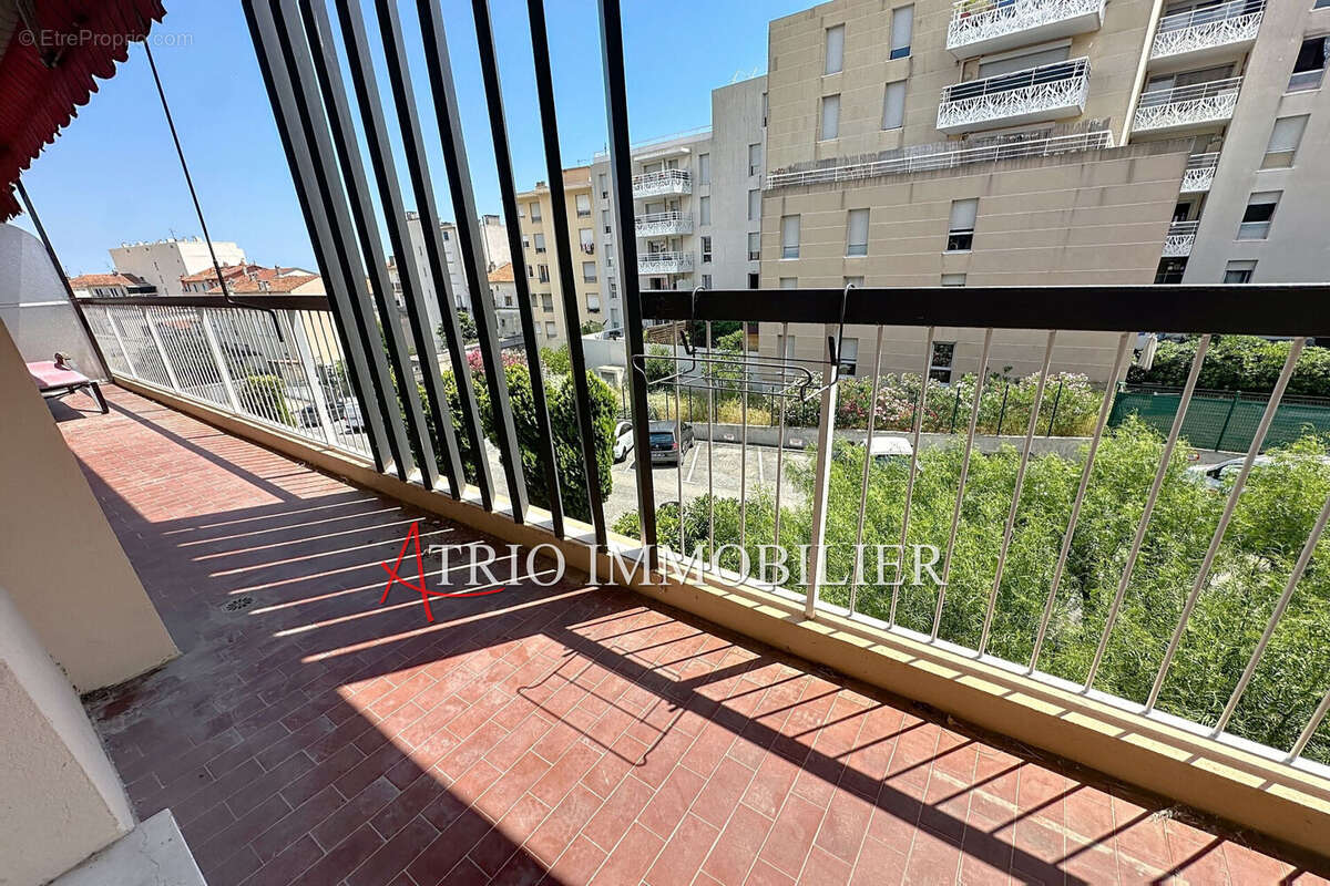 Appartement à SAINT-LAURENT-DU-VAR