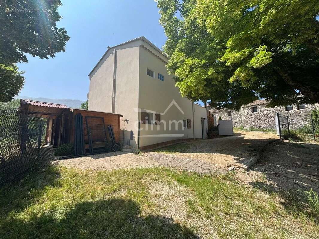 Maison à SAINT-PIERRE-AVEZ