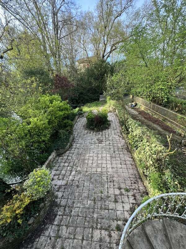 Maison à VIC-FEZENSAC