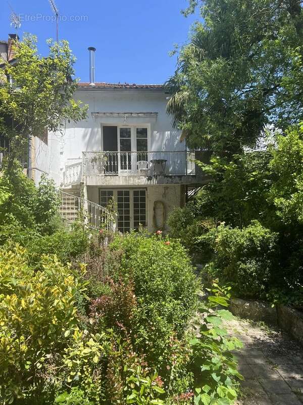 Maison à VIC-FEZENSAC