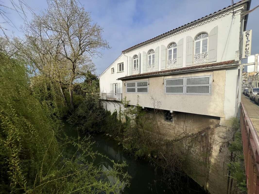 Maison à VIC-FEZENSAC