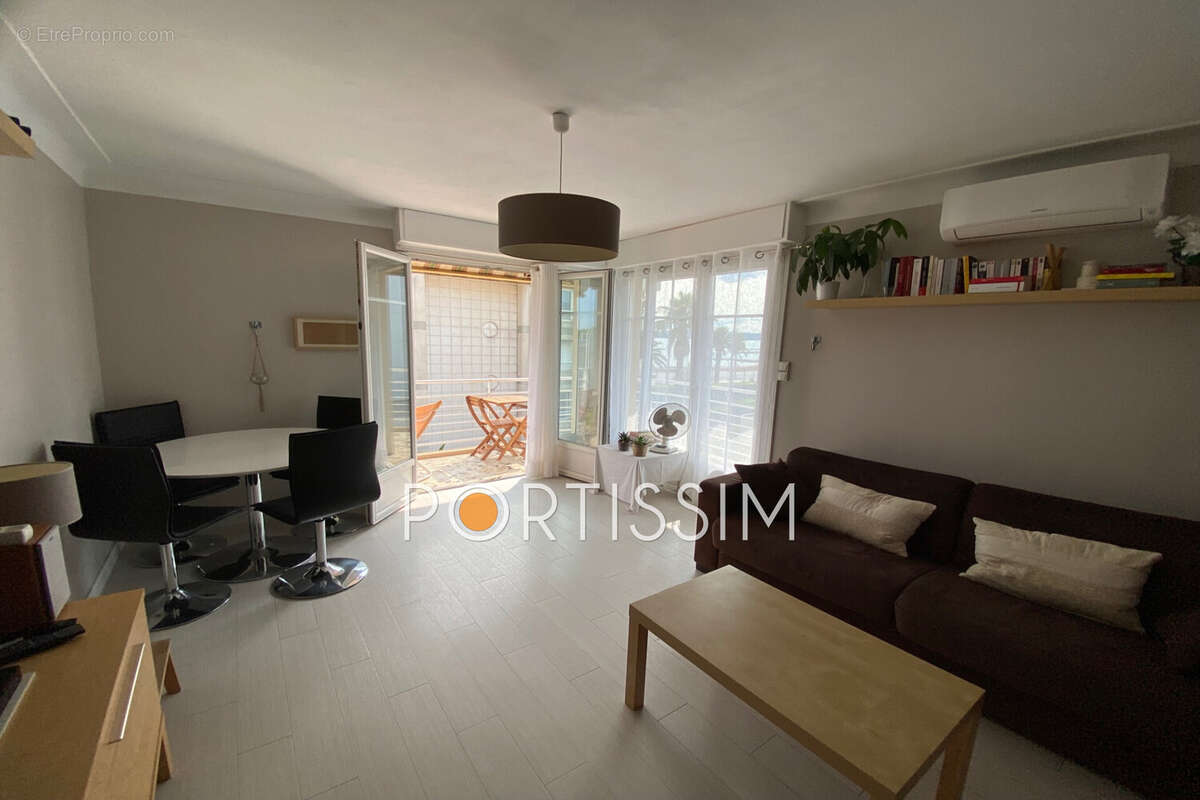 Appartement à SAINT-LAURENT-DU-VAR