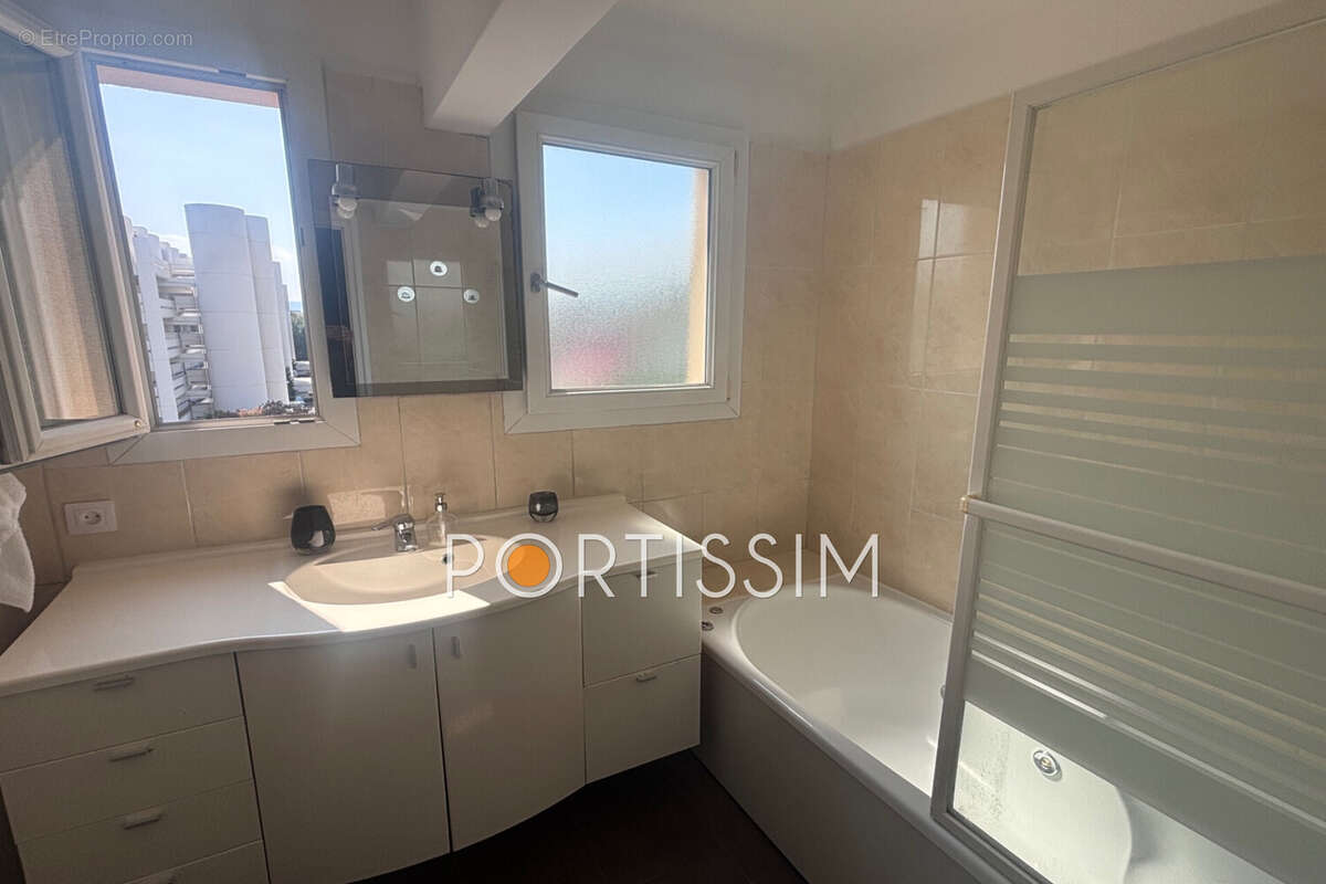 Appartement à SAINT-LAURENT-DU-VAR