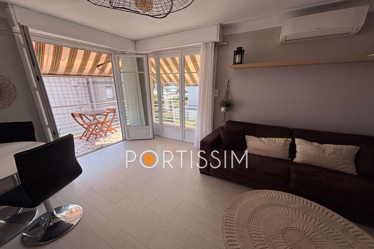 Appartement à SAINT-LAURENT-DU-VAR