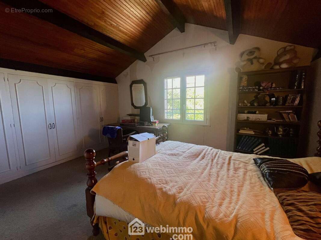 Dont deux sous combles avec placard - Maison à SAN-MARTINO-DI-LOTA