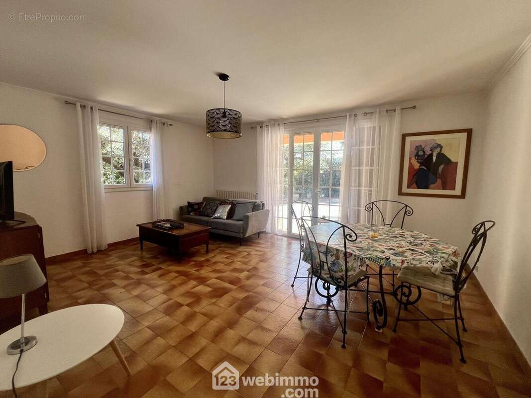 Le salon du T3 en RDc - Maison à SAN-MARTINO-DI-LOTA