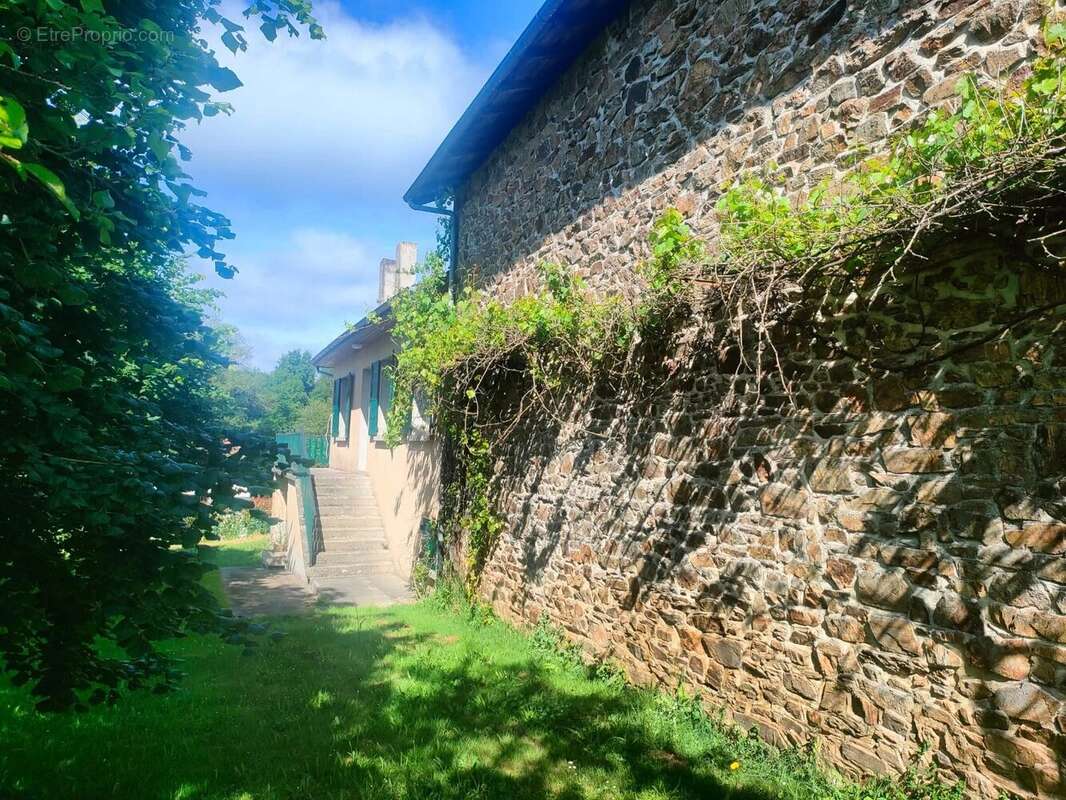 Maison à ORADOUR-SUR-VAYRES