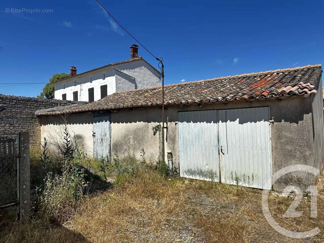 Maison à LOUBILLE