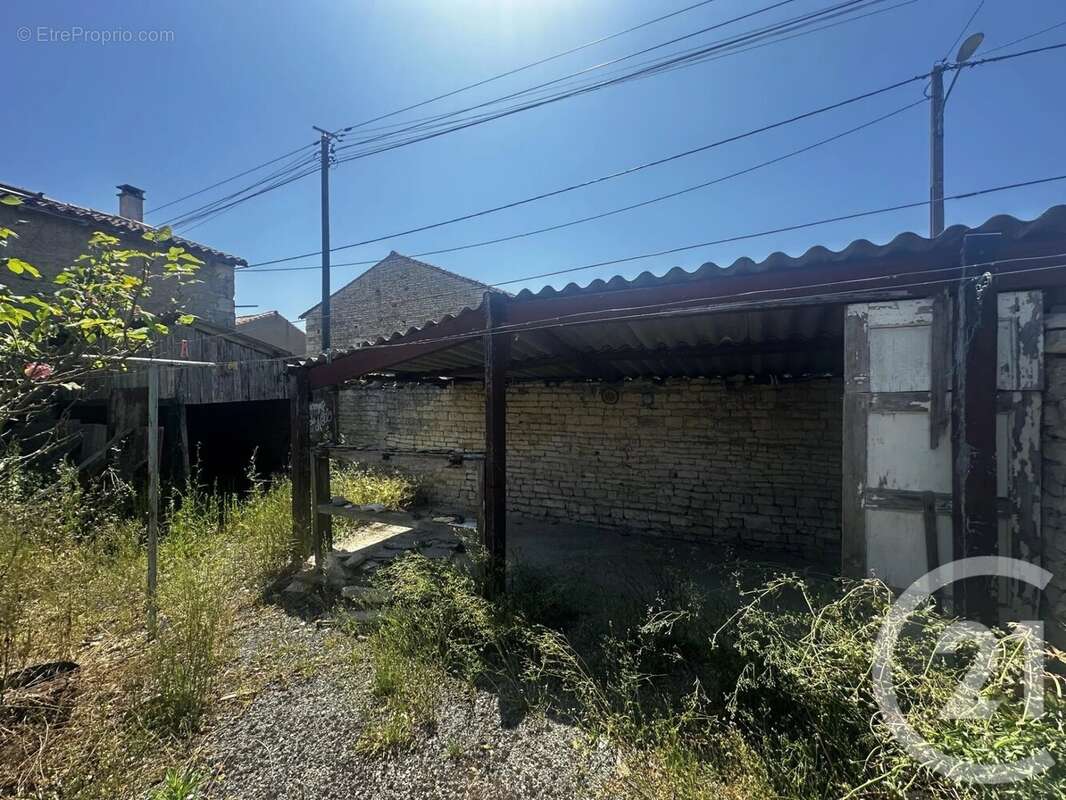 Maison à LOUBILLE