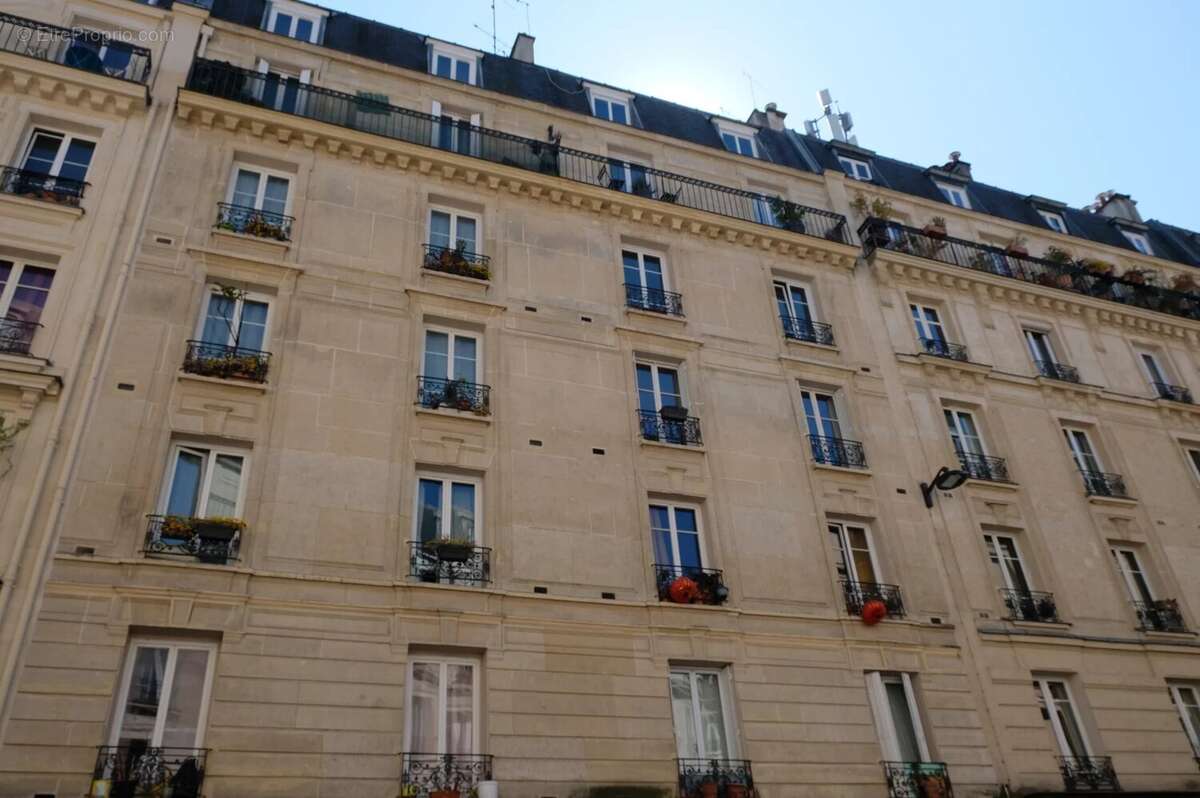 Appartement à PARIS-18E