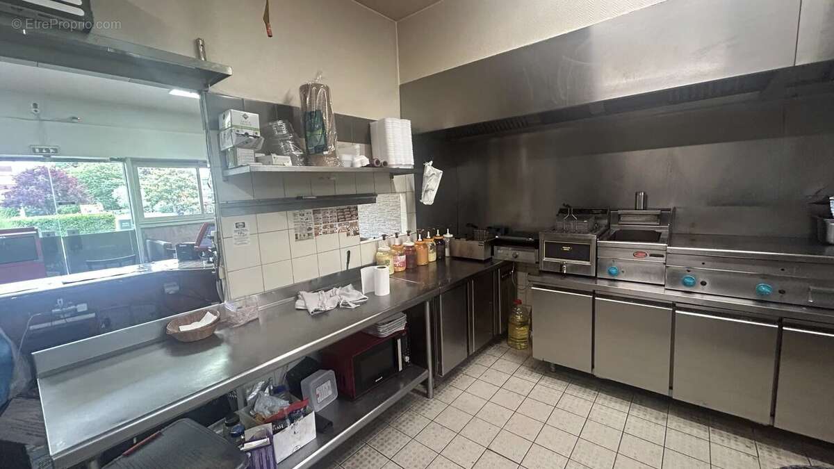 Commerce à AUBERGENVILLE