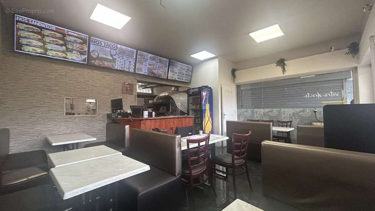 Commerce à AUBERGENVILLE