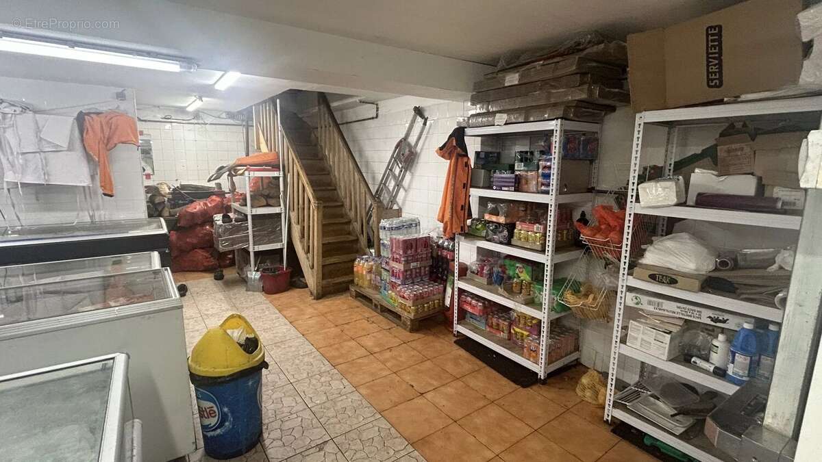 Commerce à AUBERGENVILLE