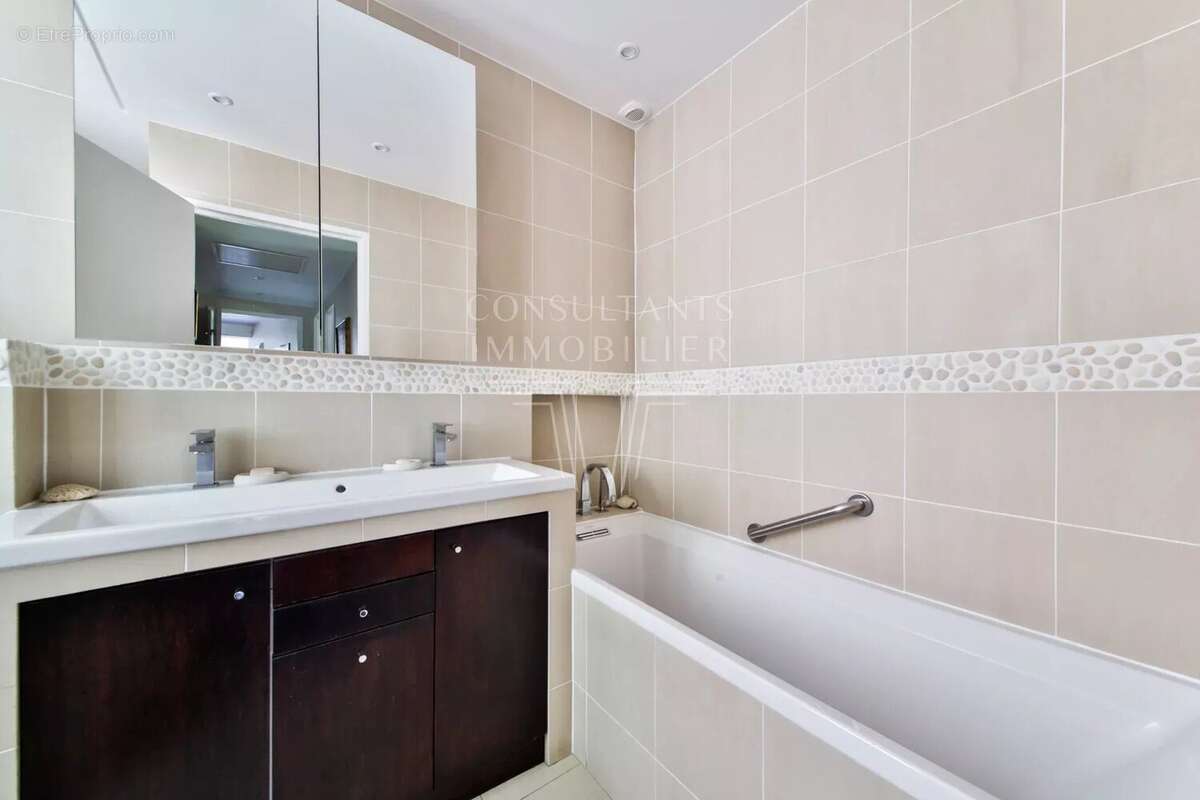 Appartement à NEUILLY-SUR-SEINE