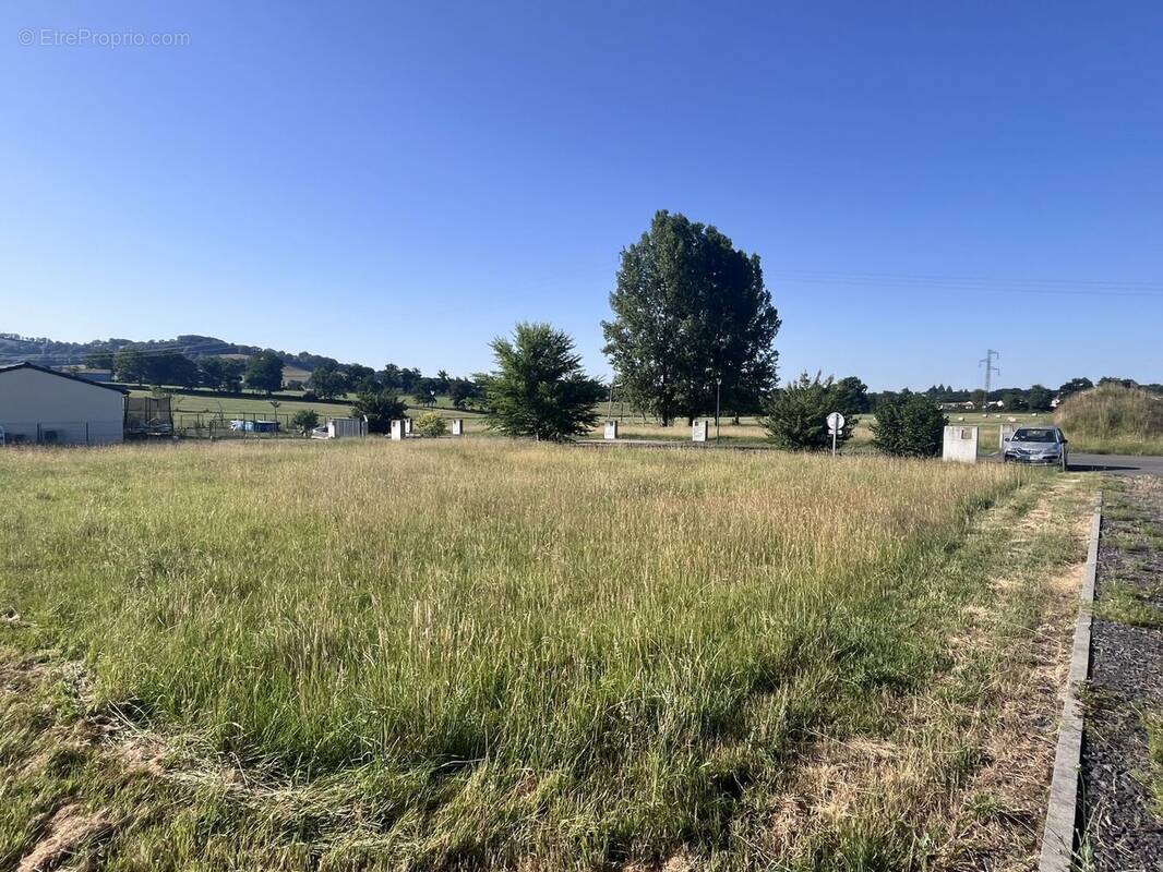 Terrain à NAUCELLES