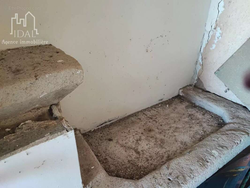 Maison à LES COSTES-GOZON